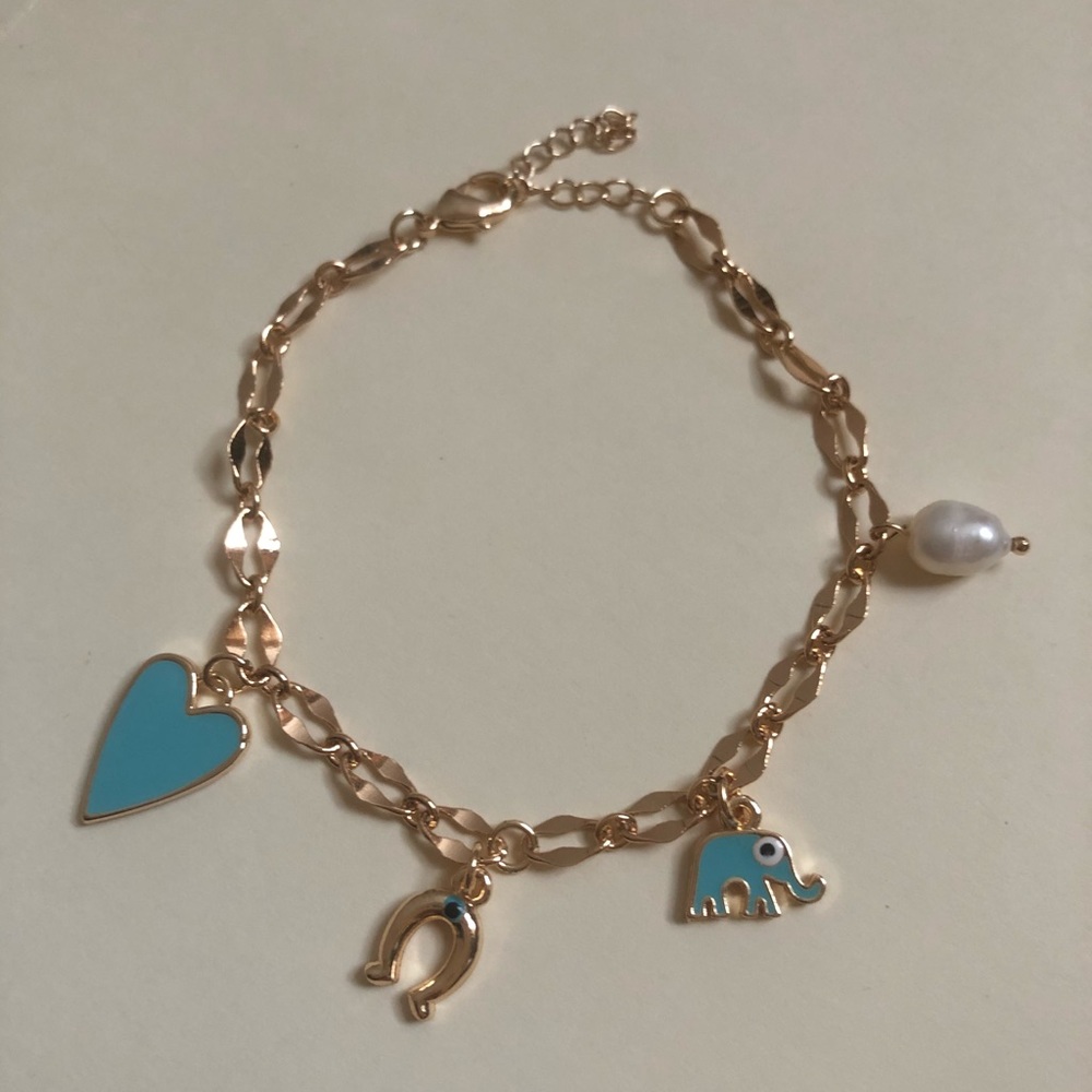Costume bracelet with 4 beautiful charms